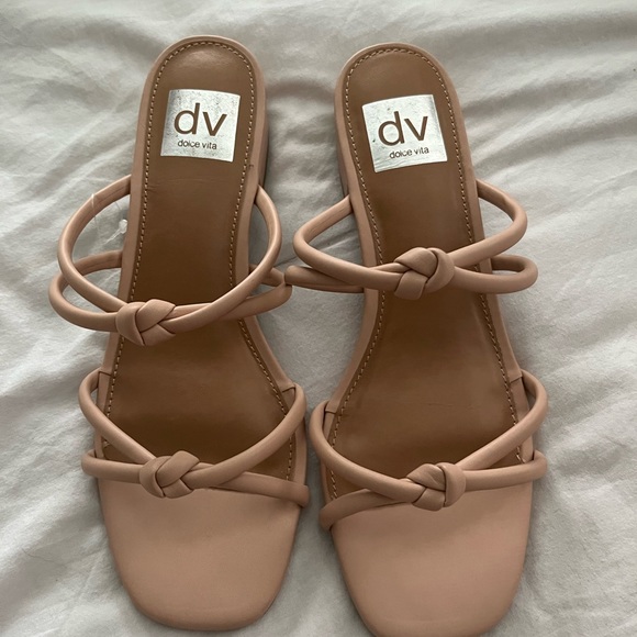 Dolce Vita Wisteria Sandals - Picture 4 of 5